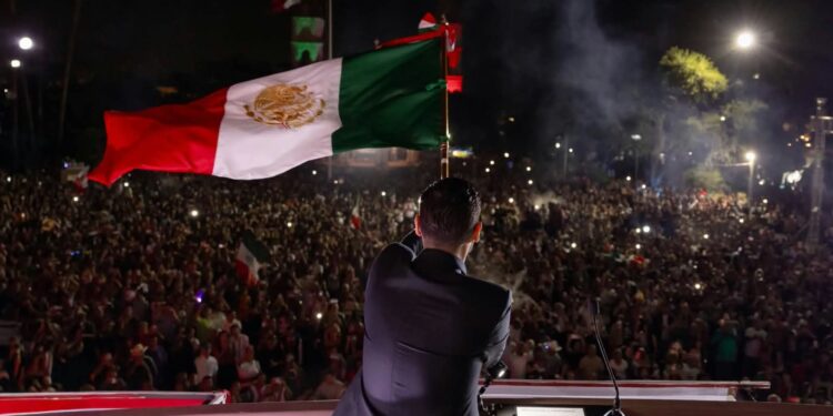 Beto Granados durante la ceremonia del Grito de Independencia en Matamoros