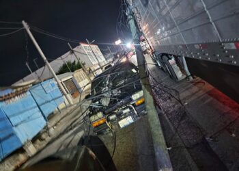Tráiler de S-Mart derriba postes en Avenida del Niño de Matamoros