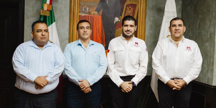 Alberto Granados se reúne con el superintendente de la CFE