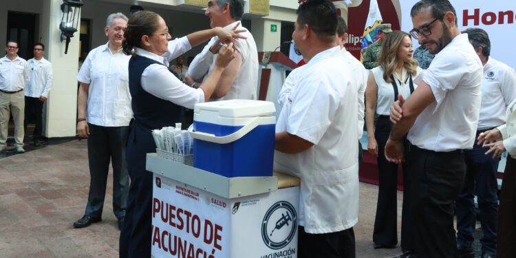 Américo Villarreal pone en marcha Campaña Estatal de Vacunación 2026