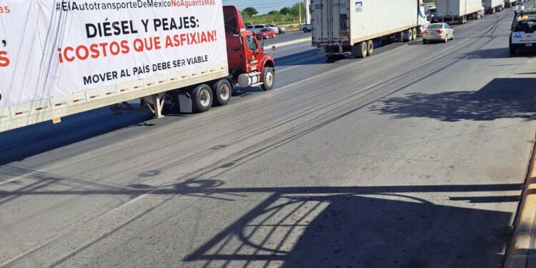 Bloqueos en Tamaulipas hoy: Transportistas cierran carretera Monterrey-Nuevo Laredo y Monterrey-Reynosa