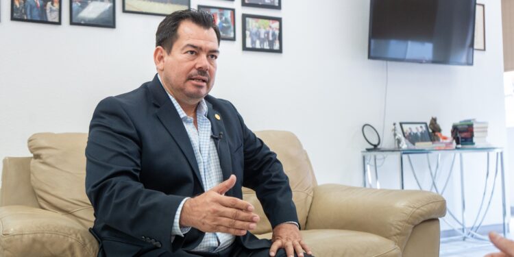 Docente de la UAT gana acreditación de la NASA tras triunfar en el Foro Estatal STEM