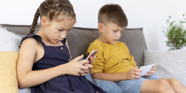 Esta podría ser la sanción por usar celular en las clases en Tamaulipas
