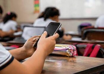 Estudiantes de bachillerato de Tamaulipas podrán usar celulares en clases