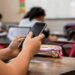 Estudiantes de bachillerato de Tamaulipas podrán usar celulares en clases