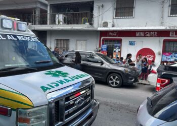 Evacuan a estudiantes de primaria en zona centro de Matamoros por incendio en una casa