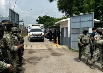 Riña en penal de Mazatlán deja nueve reos y un niño de dos años muertos