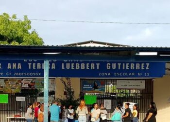 Padres cierran Secundaria General 10 en Reynosa por falta de maestros; está en La Joya