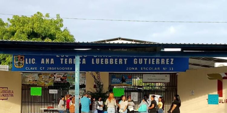 Padres cierran Secundaria General 10 en Reynosa por falta de maestros; está en La Joya