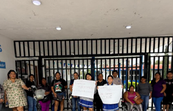 Padres de familia cierran Secundaria 11 Siglo XXI en Reynosa por falta de luz