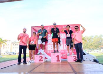 Realizan SEDENER y Woodside Energy carrera atlética por la sensibilización sobre el cáncer de mama