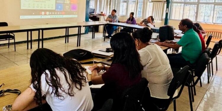 Capacitan a futuros docentes para promover comunidades más saludables