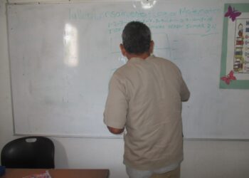 Aplican exámenes de educación media superior y fortalecen habilidades lógico-matemáticas en el CEDES Victoria