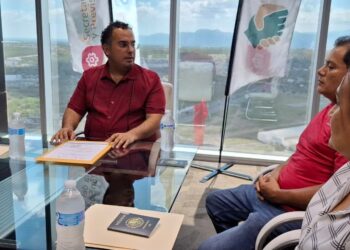 Dan sobres de viaje a trabajadores agrícolas tamaulipecos contratados en Canadá