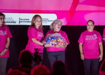 Suma la UAT esfuerzos contra el cáncer de mama con Zumbathón con Causa