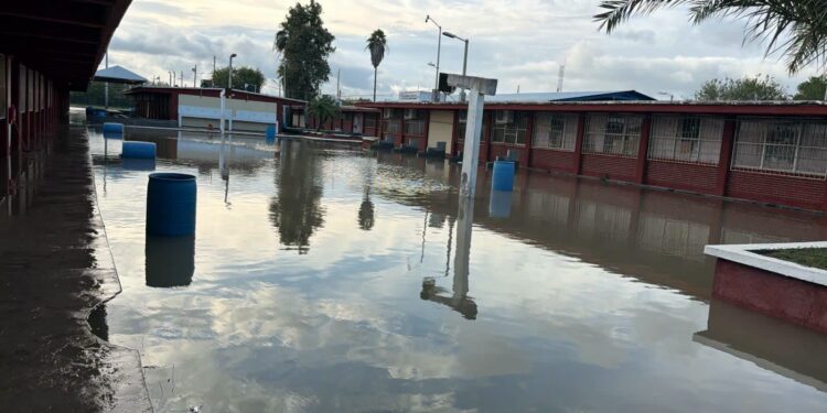 Suspenden clases en Secundaria Técnica 64 de Matamoros tras lluvias