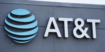Televisa compra AT&T México y esto pasará con la compañía telefónica