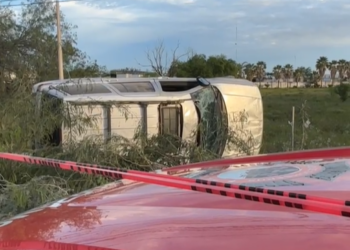 Volcadura en carretera Río Bravo-Reynosa a la altura de El Guerreño deja conductor muerto