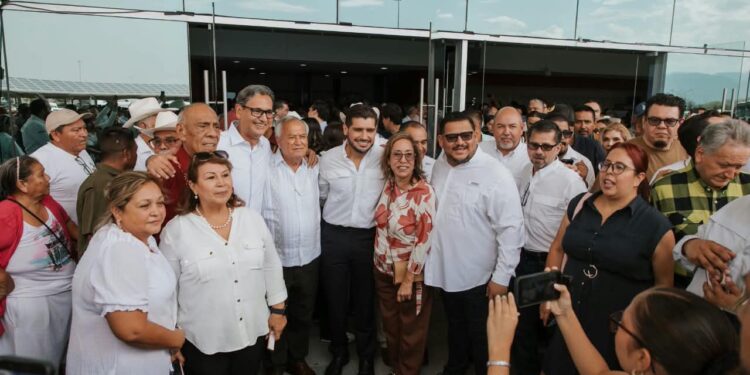 Beto Granados durante el encuentro con Claudia Sheinbaum y Américo Villarreal en Ciudad Victoria
