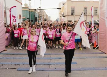 José Alberto Granados Fávila y Anita Granados encabezan la carrera 5K Soy PodeRosa y promueven la detección oportuna del cáncer de mama
