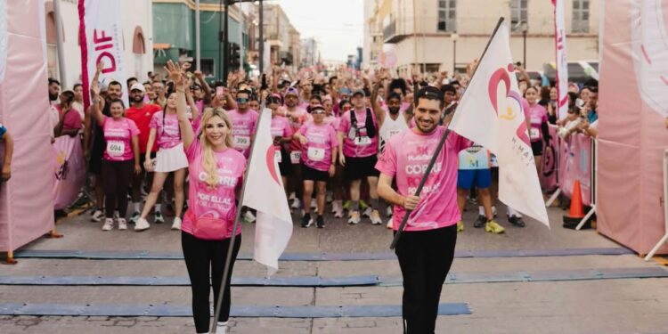 José Alberto Granados Fávila y Anita Granados encabezan la carrera 5K Soy PodeRosa y promueven la detección oportuna del cáncer de mama