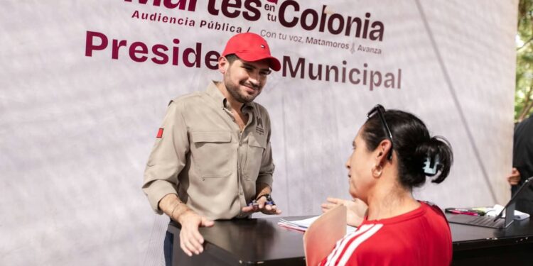 José Alberto Granados Fávila acerca servicios y atención ciudadana con Martes en tu Colonia