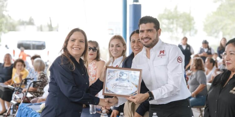 José Alberto Granados Fávila encabeza celebración por los 50 años de la primaria Ignacio Ramírez
