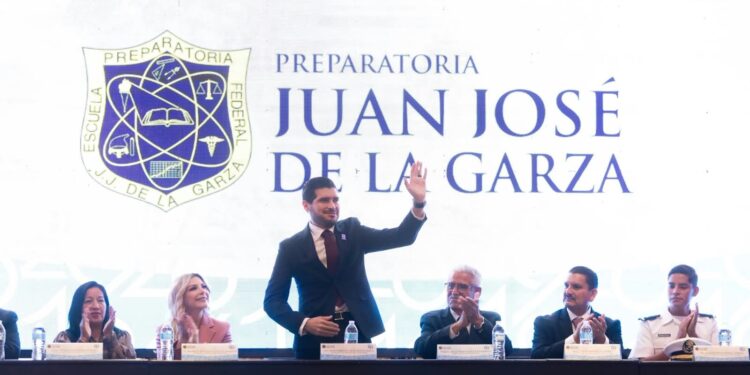 José Alberto Granados Fávila celebra el 80 aniversario de la Preparatoria Juan José de la Garza y refrenda su apoyo a la educación