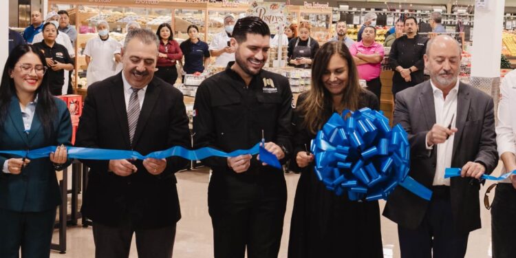 José Alberto Granados Fávila participa en inauguración de la séptima sucursal de S-Mart en Matamoros