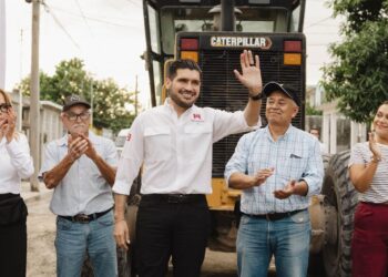 José Alberto Granados Fávila arranca pavimentación de la calle Carpinteros en la colonia La Obrera