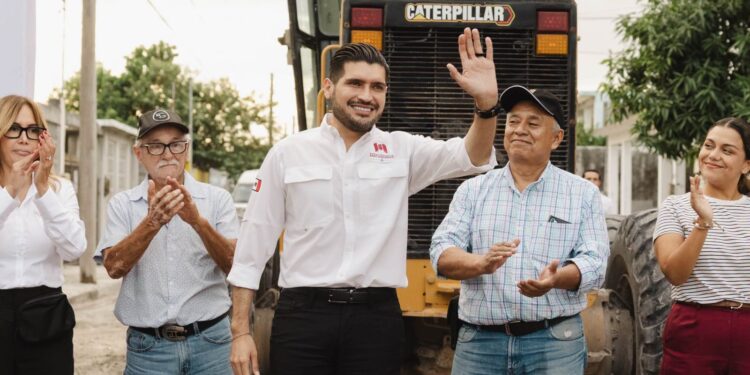 José Alberto Granados Fávila arranca pavimentación de la calle Carpinteros en la colonia La Obrera