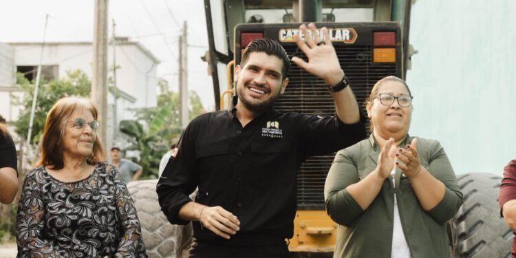 Alberto Granados inicia pavimentación de la calle Vivián Campos