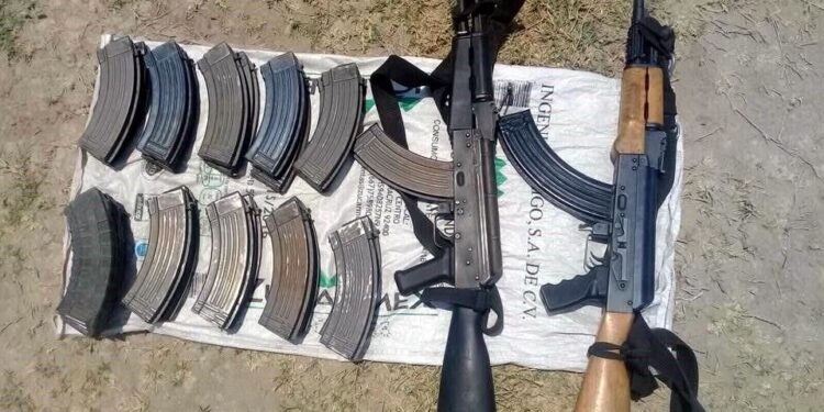Aseguran armas y equipo táctico en poblado de Matamoros