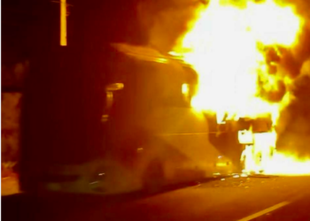 Acaba calcinado autobús Tampico-Monterrey en Ciudad Victoria