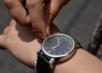 Cambio de horario en la frontera 2026: ¿se adelanta o atrasa el reloj?