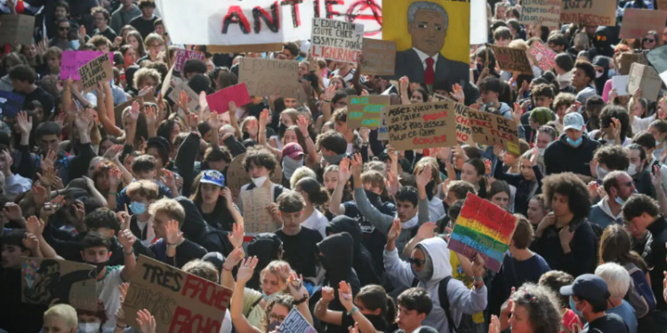 Protestan estudiantes en Francia y esto exigen en medio de represión policial