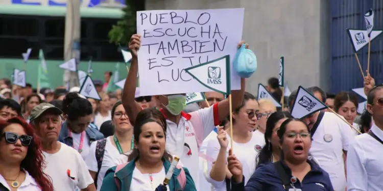 Protestan trabajadores del IMSS en CDMX y varios estados: esto exigen