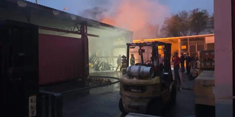 Incendio en maquiladora de Nuevo Laredo obliga a evacuar a trabajadores 