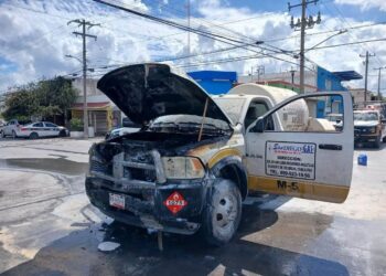 Incendio en camión de gas obliga a evacuar escuelas en Reynosa