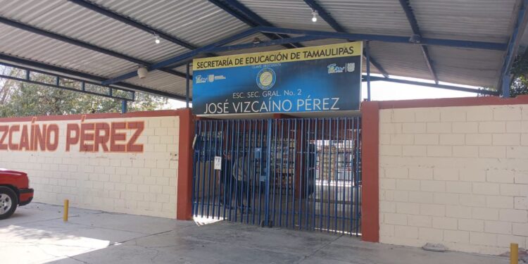 Alumno de secundaria de Río Bravo enfrenta con arma blanca a compañeros que lo acosaron